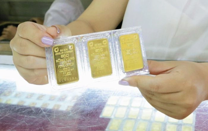 Vàng trong nước giảm mạnh 100.000 đồng/lượng. Ảnh minh họa: TTXVN